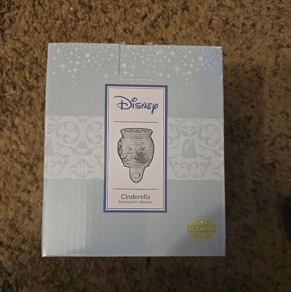 Scentsy Disney Cinderella mini warmer plug in